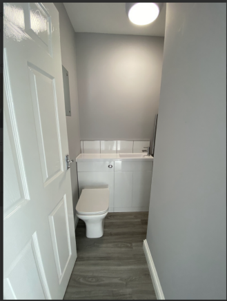 4 bed House to rent Image 5