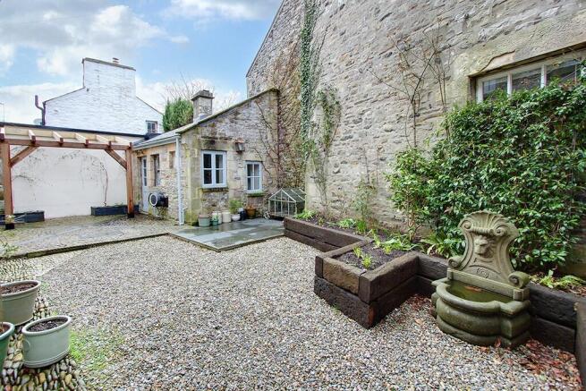 Courtyard/wash room