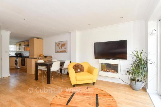Lounge/Kitchen