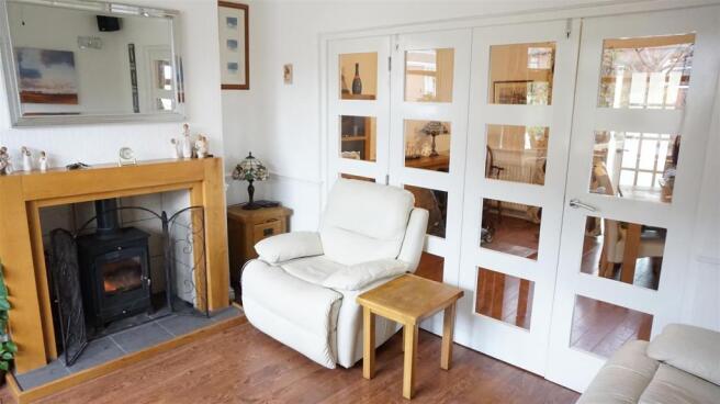 BAY FRONTED LOUNGE