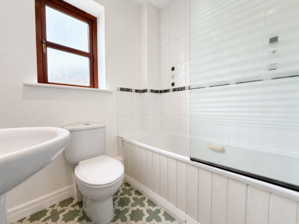 3 bed Terraced to rent Image 10
