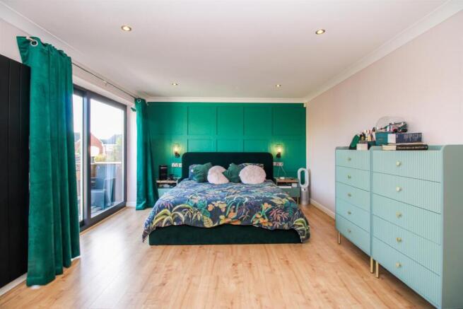 4 bed Detached for sale Image 7
