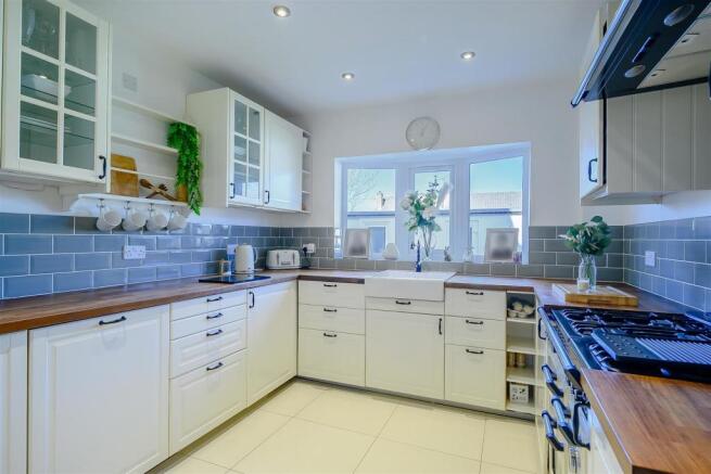 8489048-interior11.jpg