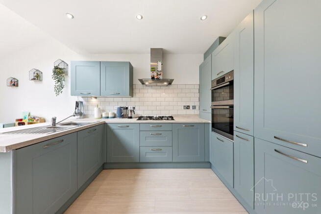 3 bed Detached for sale Image 6
