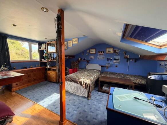 4 bed Semi-Detached Bungalow for sale Image 10