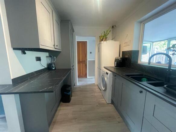 Kitchen 2.jpg