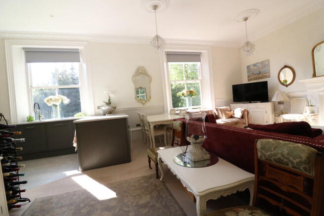 2 bed Apartment to rent Image 8