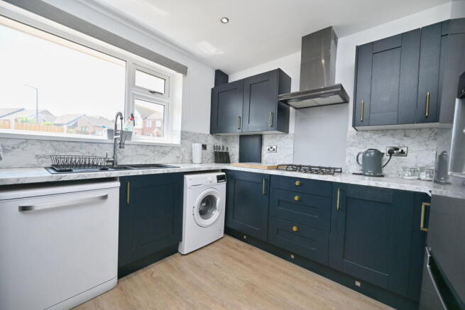 2 bed Semi-Detached Bungalow for sale Image 6
