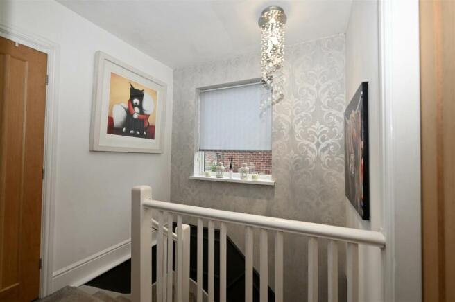 3 bed Semi-Detached for sale Image 6
