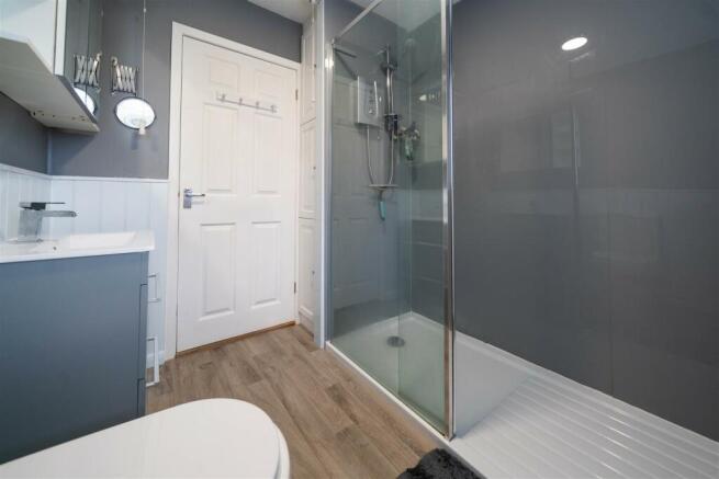 main bedroom-5.jpg