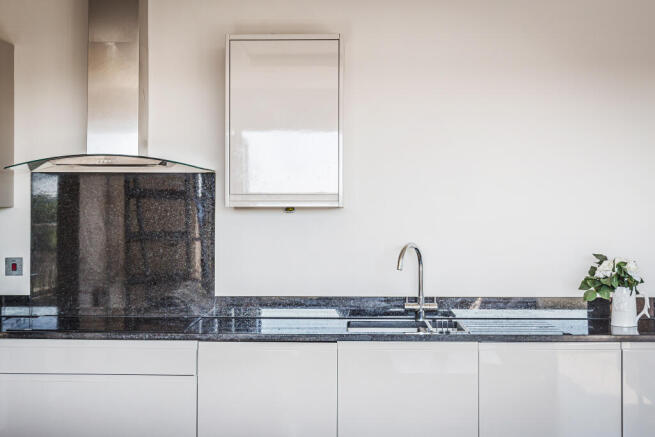 Kitchen 2.jpg