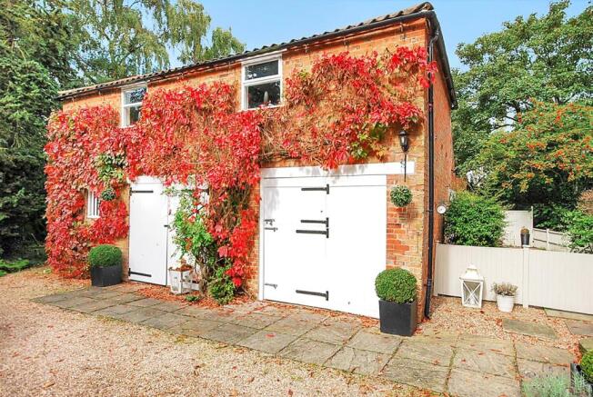 COACH HOUSE / DOUBLE GARAGE