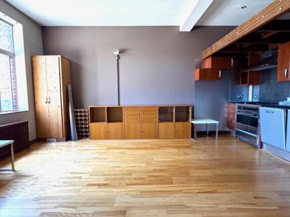 OPEN PLAN LIVING SPACE: