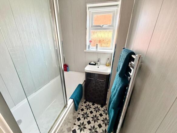 2 bed Semi-Detached Bungalow for sale Image 8