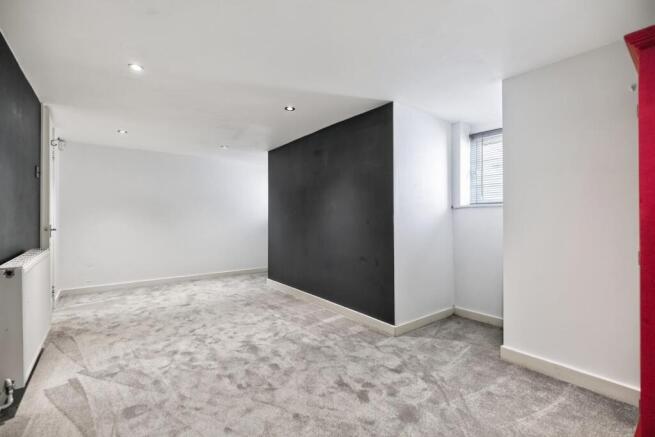 2 bed Apartment for sale Image 12