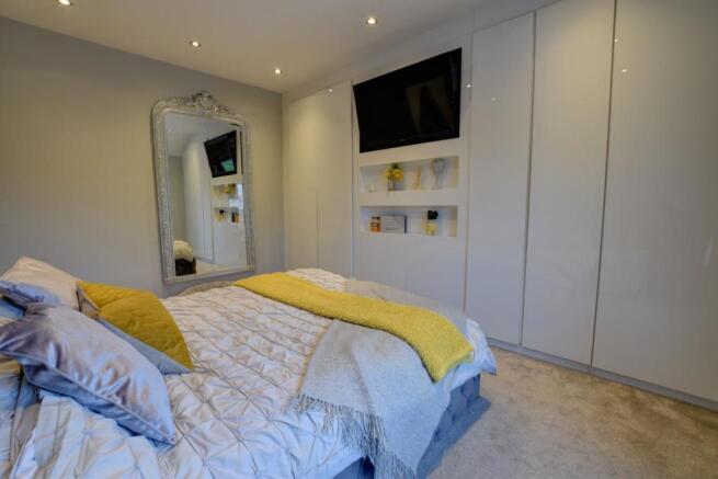 Bed 2.jpg