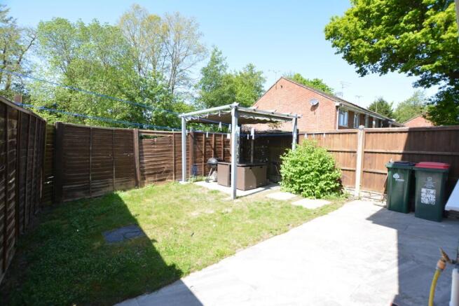 Heathfield, Pound Hill, RH10 photo 4