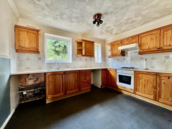 3 bed Semi-Detached for sale Image 6