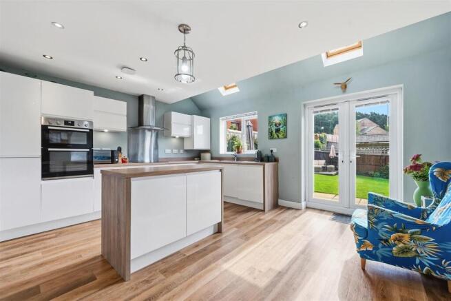 Breakfast Kitchen to garden.jpg
