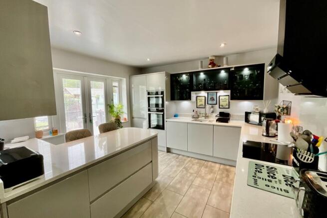 4 bed Detached for sale Image 8