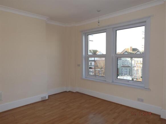 East Cliff Gardens 4 F3 Living Room 2.JPG