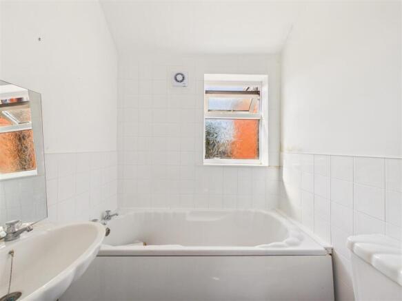 2 bed Terraced to rent Image 7