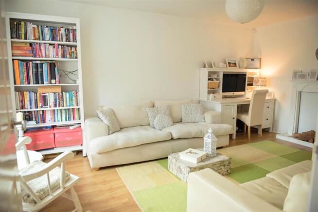 Lounge1.jpg