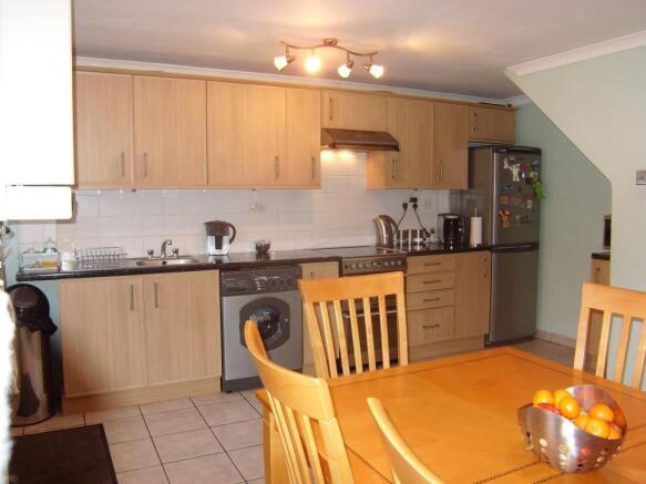 KITCHEN/DINING