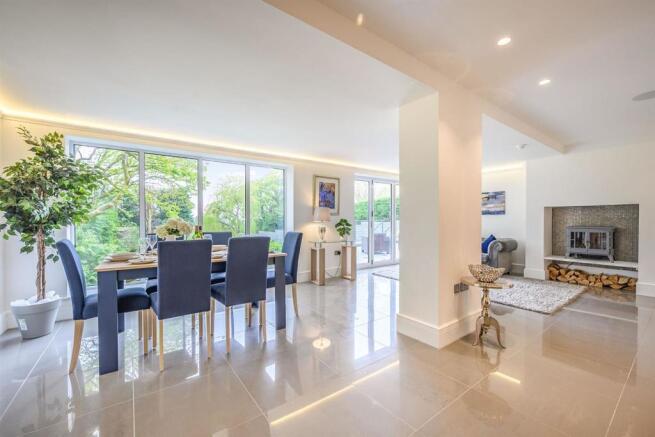 8502843-interior25.jpg