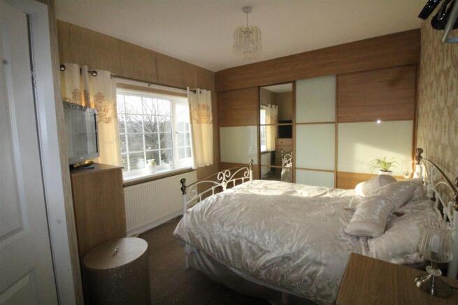 3 bed Town House for sale Image 4