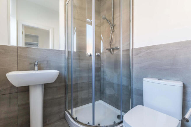 6 bed House to rent Image 8
