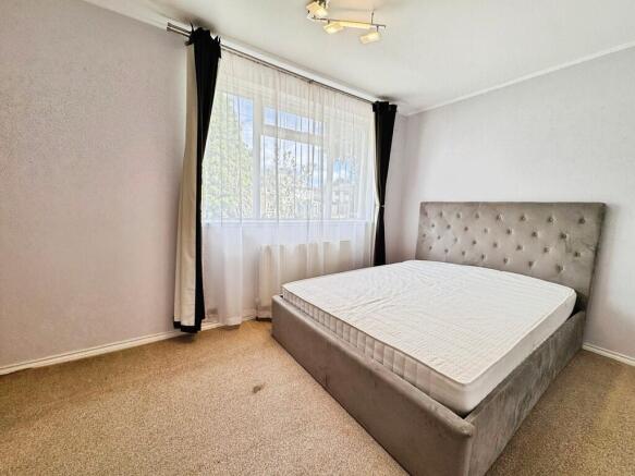2 bed Semi-Detached to rent Image 3