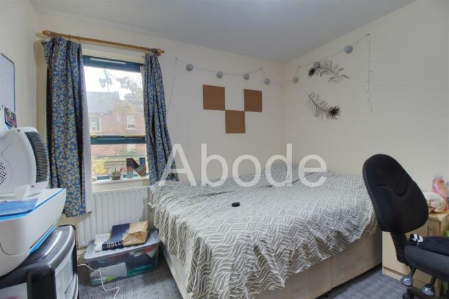 4 bed Flat to rent Image 6