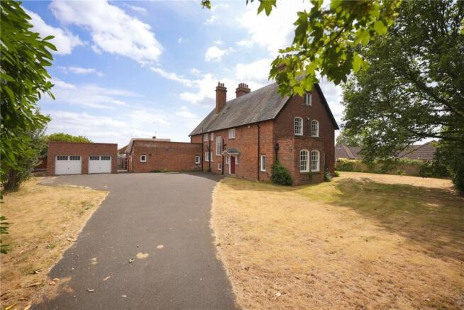 8 bed Detached for sale Image 9