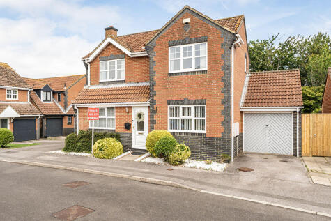 Fieldhouse Drive, Lee-On-The-Solent, PO13
