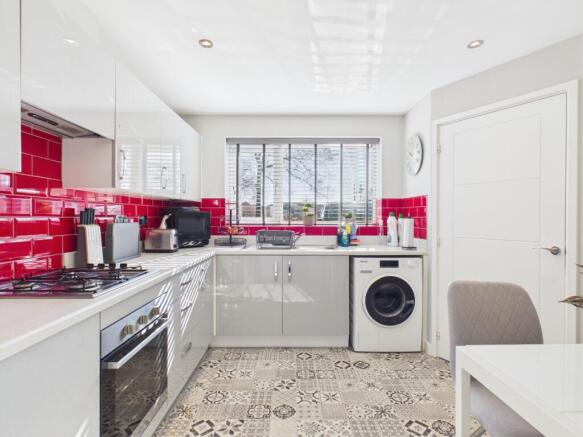 CAM03729G0-PR0275-STILL011