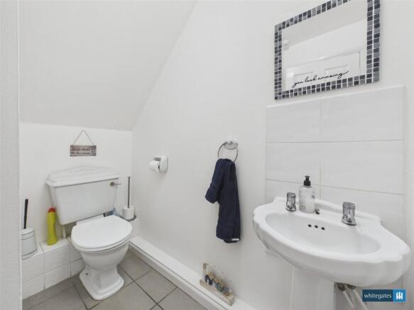 5 bed Detached for sale Image 12