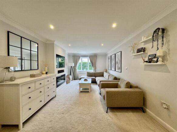4 bed Link Detached House for sale Image 11