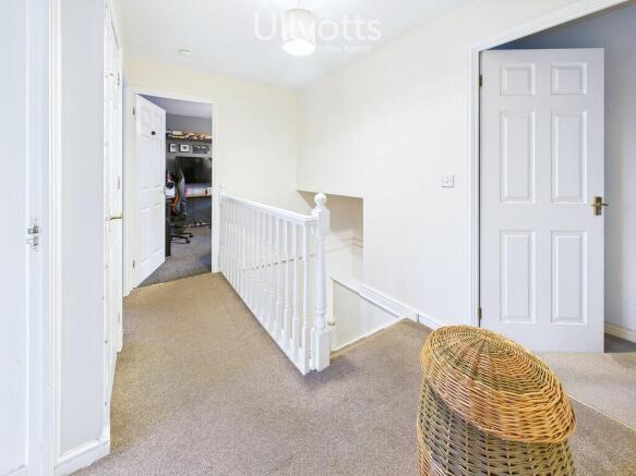 4 bed Detached for sale Image 8