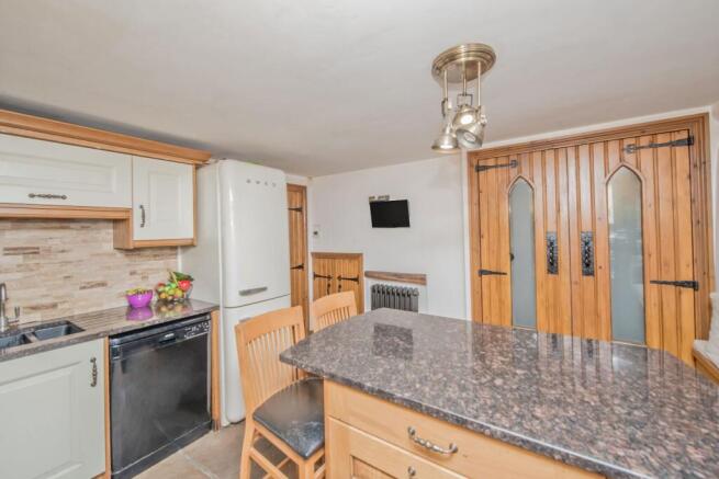 4 bed Cottage for sale Image 7