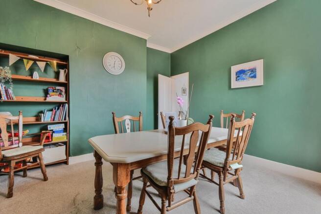 3 bed Flat for sale Image 5