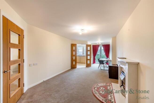 8702571-interior02.jpg