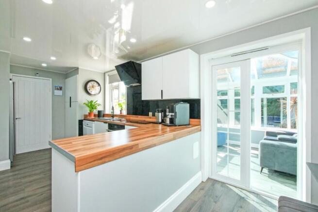 3 bed House for sale Image 7