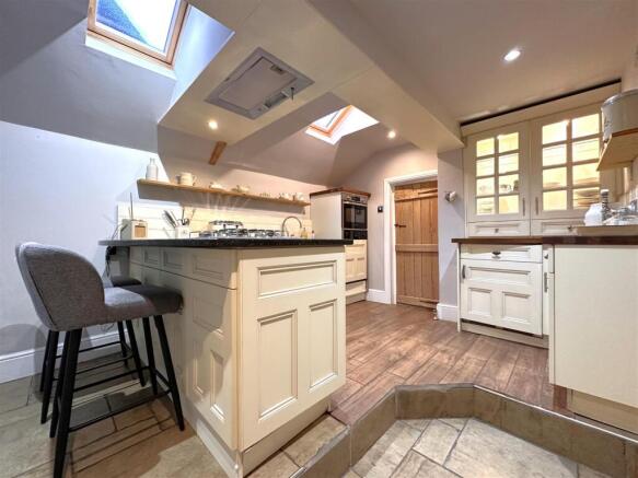 Contemporary Breakfast Kitchen 832