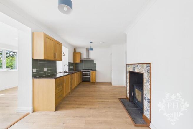 3 bed Semi-Detached for sale Image 4