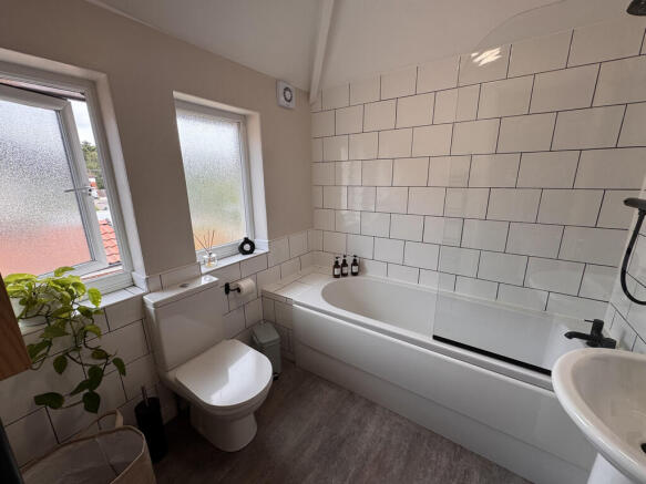 4 bed End of Terrace to rent Image 9