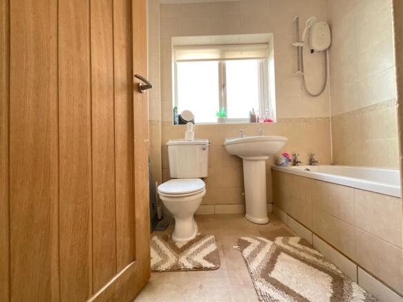 4 bed Semi-Detached Bungalow for sale Image 9