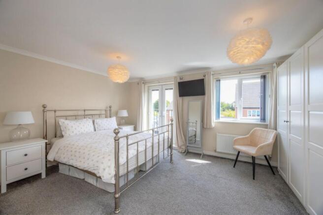 4 bed Semi-Detached for sale Image 12