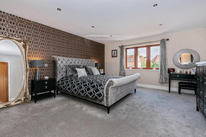 5 bed Village House for sale Image 11