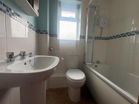 3 bed Semi-Detached to rent Image 8